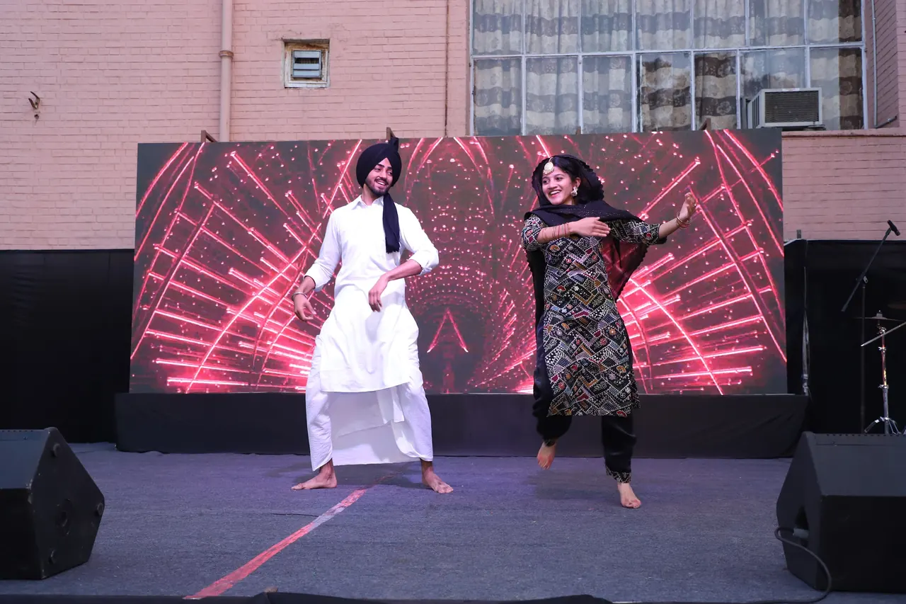 Two dancers perform bhangra on the main stage