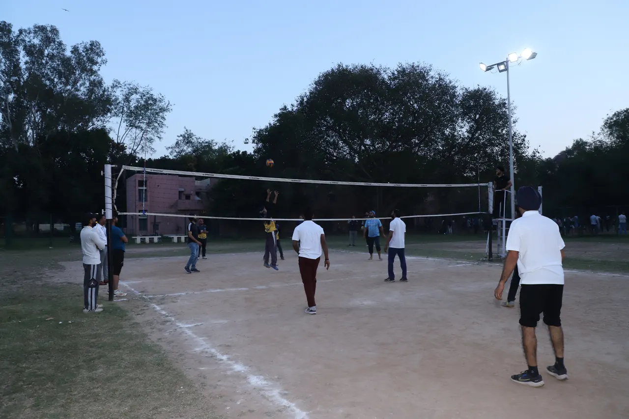 Volleyball players in position on the evening court
