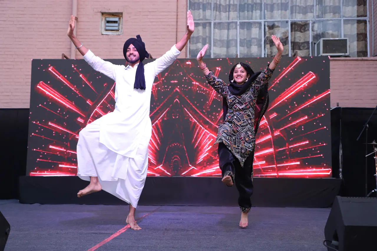 Two dancers perform bhangra on the main stage