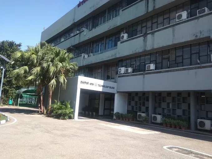 A CSIR-CSIO building with palm trees at its entrance
